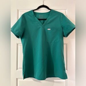 Figs hunter green Catarina scrub top